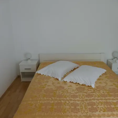 Bront Apartment