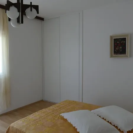 Bront Apartment Mimice